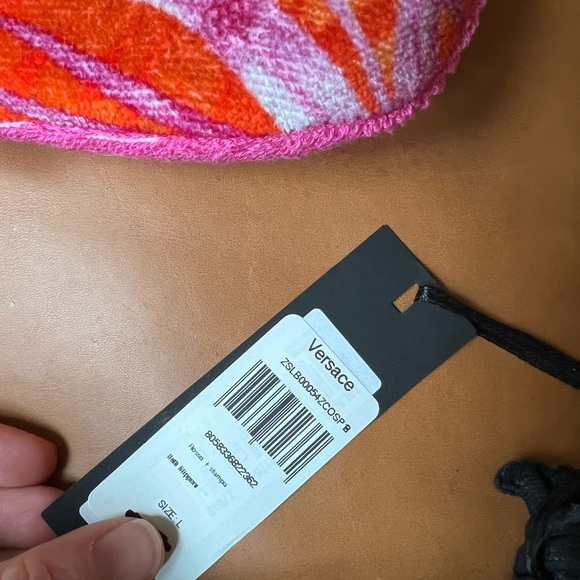 Versace Bath Slippers Size large, new with tags - Picture 4 of 6